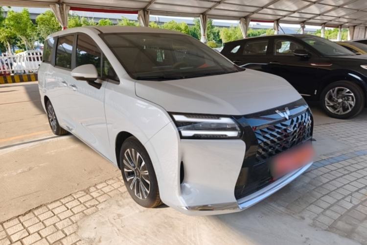 Used Wuling Starlight 730 2025 Model Plug-in Hybrid 125km Luxury Edition Front Right 45 Deg