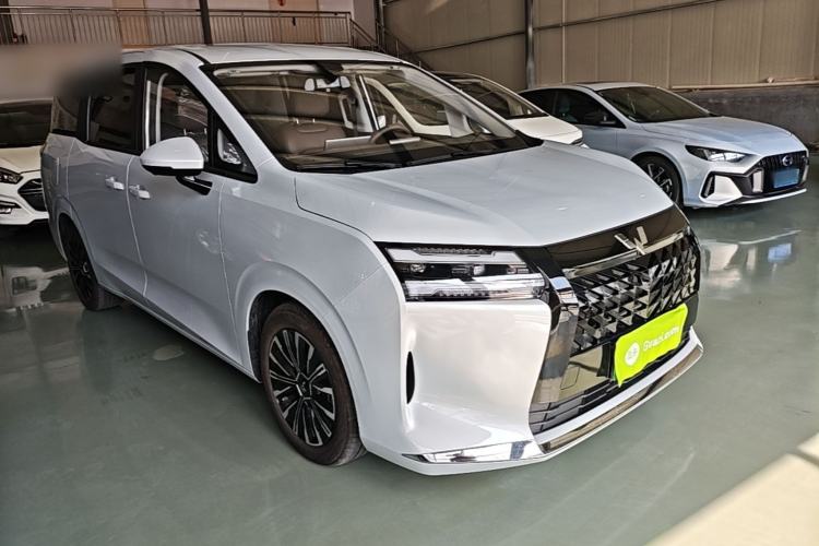 Used Wuling Starlight 730 2025 Model Plug-in Hybrid 125km Luxury Edition Front Right 45 Deg