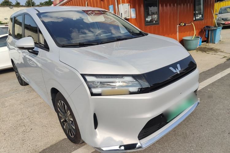 Used Wuling Starlight 730 2025 Model Pure Electric 500km Luxury Edition Front Right 45 Deg