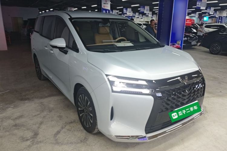 Used Wuling Starlight 730 2025 Model Plug-in Hybrid 125km Luxury Edition Front Right 45 Deg