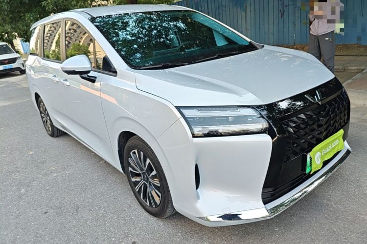 Used Wuling Starlight 730 2025 Model Plug-in Hybrid 125km Luxury Edition Front Right 45 Deg