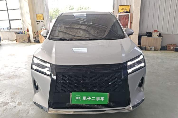 Used Wuling Starlight 730 2025 Model Plug-in Hybrid 125km Luxury Edition Front