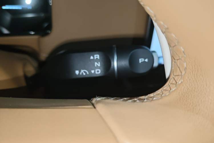 Used Wuling Starlight 730 2025 Model Plug-in Hybrid 125km Luxury Edition Gear Lever