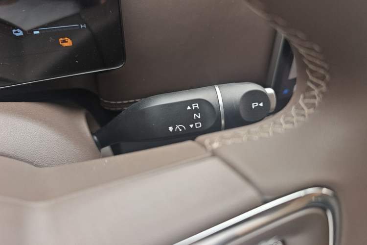 Used Wuling Starlight 730 2025 Model Plug-in Hybrid 125km Luxury Edition Gear Lever