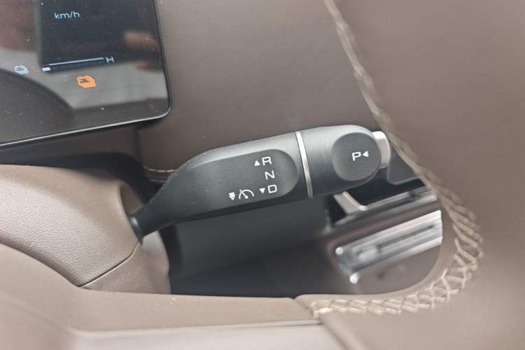 Used Wuling Starlight 730 2025 Model Plug-in Hybrid 125km Luxury Edition Gear Lever