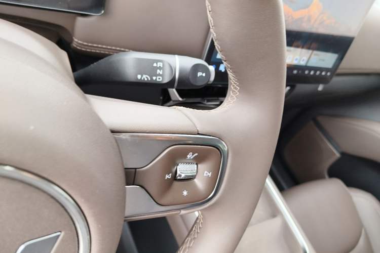 Used Wuling Starlight 730 2025 Model Plug-in Hybrid 125km Luxury Edition Gear Lever