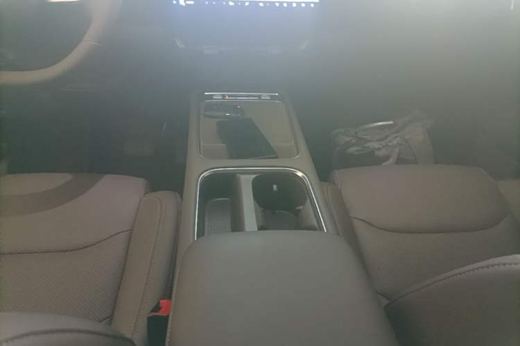Used Wuling Starlight 730 2025 Model Plug-in Hybrid 125km Luxury Edition Gear Lever