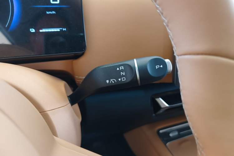 Used Wuling Starlight 730 2025 Model Plug-in Hybrid 125km Luxury Edition Gear Lever