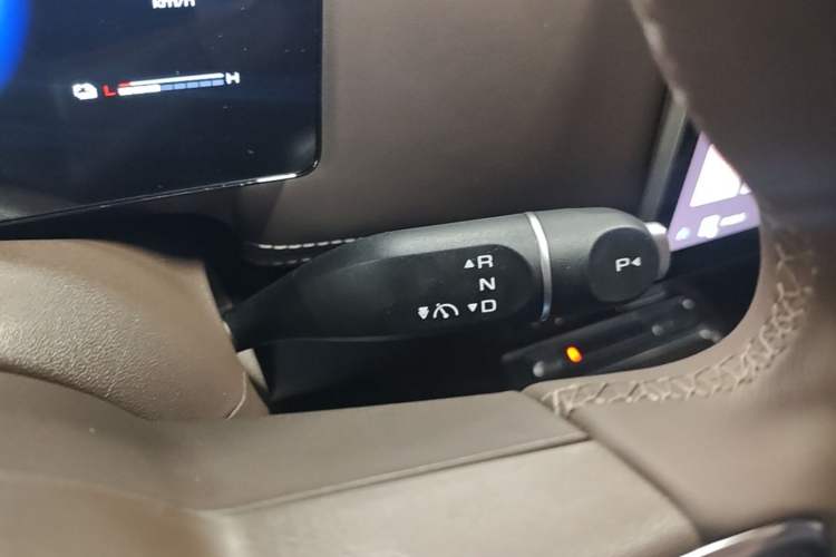 Used Wuling Starlight 730 2025 Model Plug-in Hybrid 125km Luxury Edition Gear Lever