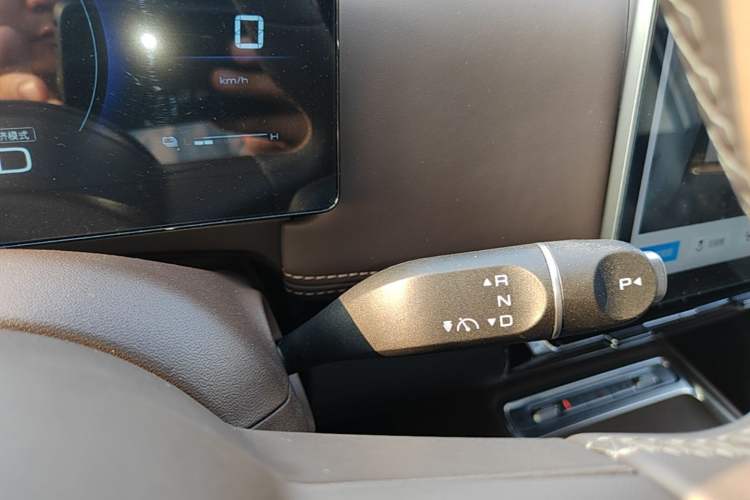 Used Wuling Starlight 730 2025 Model Plug-in Hybrid 125km Luxury Edition Gear Lever