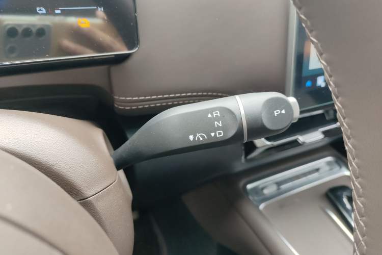 Used Wuling Starlight 730 2025 Model Plug-in Hybrid 125km Luxury Edition Gear Lever