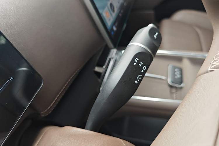 Used Wuling Starlight 730 2025 Model Plug-in Hybrid 125km Luxury Edition Gear Lever