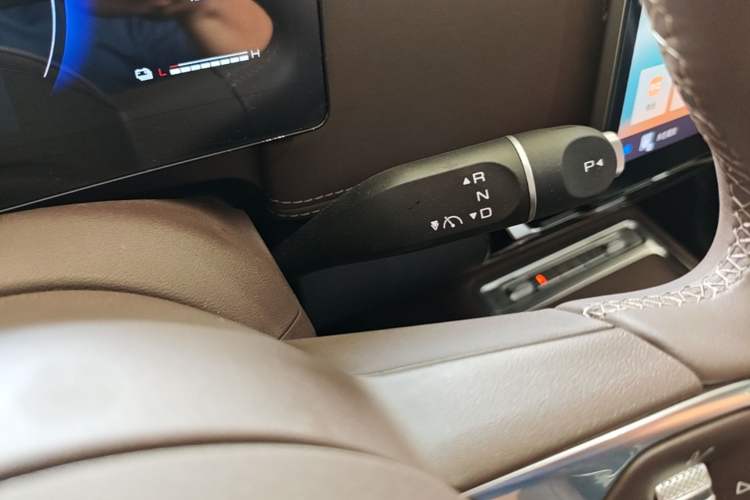 Used Wuling Starlight 730 2025 Model Plug-in Hybrid 125km Luxury Edition Gear Lever