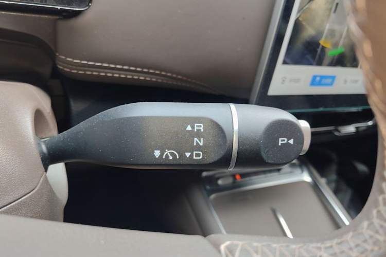 Used Wuling Starlight 730 2025 Model Plug-in Hybrid 125km Luxury Edition Gear Lever