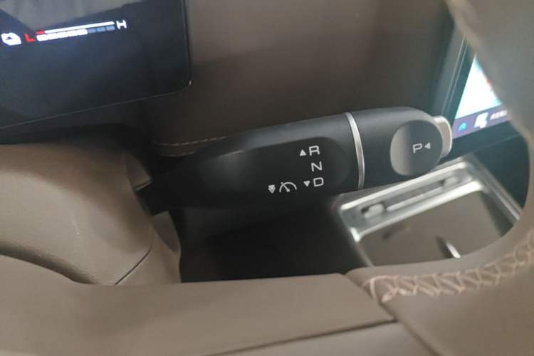 Used Wuling Starlight 730 2025 Model Plug-in Hybrid 125km Luxury Edition Gear Lever