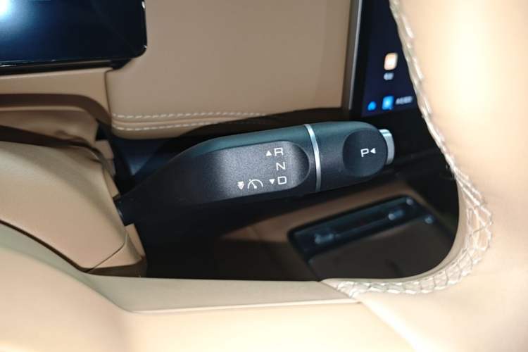 Used Wuling Starlight 730 2025 Model Plug-in Hybrid 125km Luxury Edition Gear Lever
