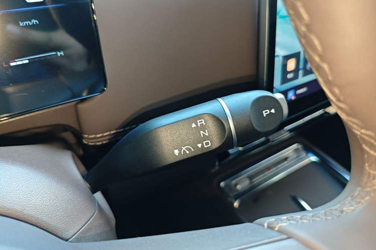 Used Wuling Starlight 730 2025 Model Plug-in Hybrid 125km Luxury Edition Gear Lever