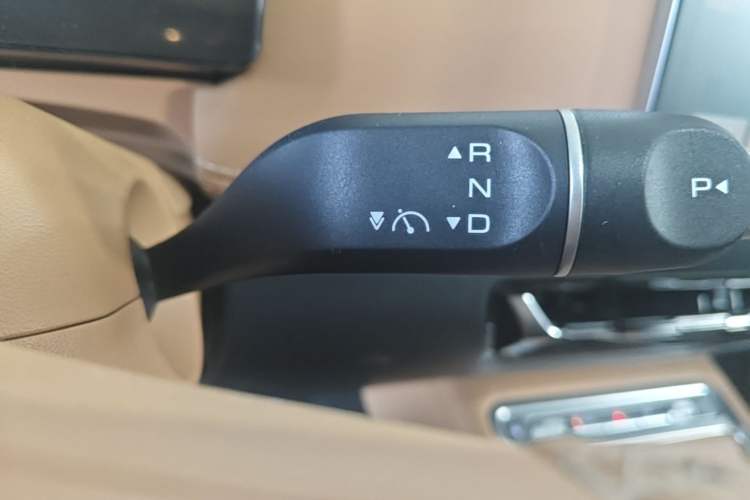 Used Wuling Starlight 730 2025 Model Plug-in Hybrid 125km Luxury Edition Gear Lever