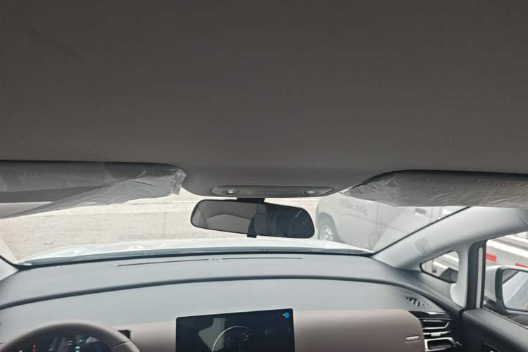 Used Wuling Starlight 730 2025 Model Plug-in Hybrid 125km Luxury Edition Headliner