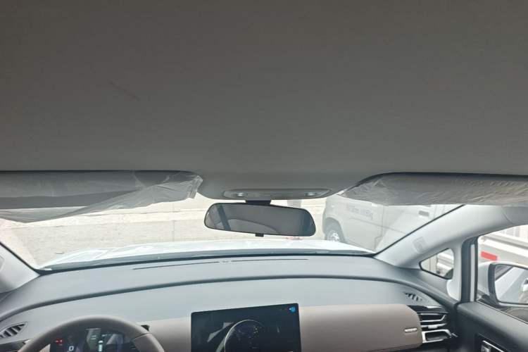 Used Wuling Starlight 730 2025 Model Plug-in Hybrid 125km Luxury Edition Headliner