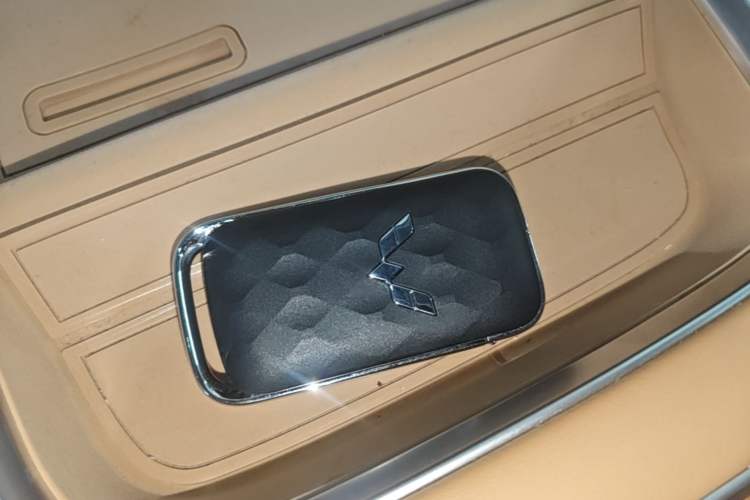 Used Wuling Starlight 730 2025 Model Plug-in Hybrid 125km Luxury Edition Interior 1