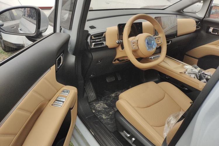Used Wuling Starlight 730 2025 Model Plug-in Hybrid 125km Luxury Edition Interior 3