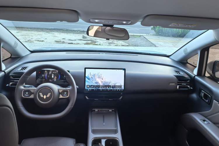 Used Wuling Starlight 730 2025 Model Plug-in Hybrid 125km Luxury Edition Interior 4