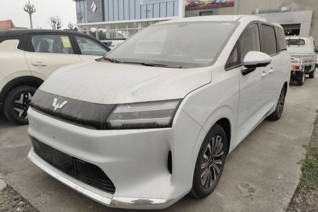 Used Wuling Starlight 730 2025 Model Pure Electric 500km Luxury Edition
