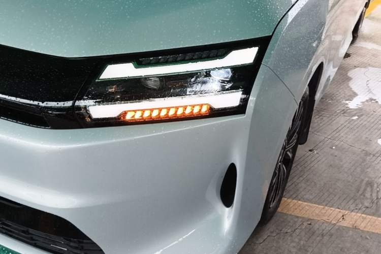 Used Wuling Starlight 730 2025 Model Pure Electric 500km Luxury Edition Left Front Headlight
