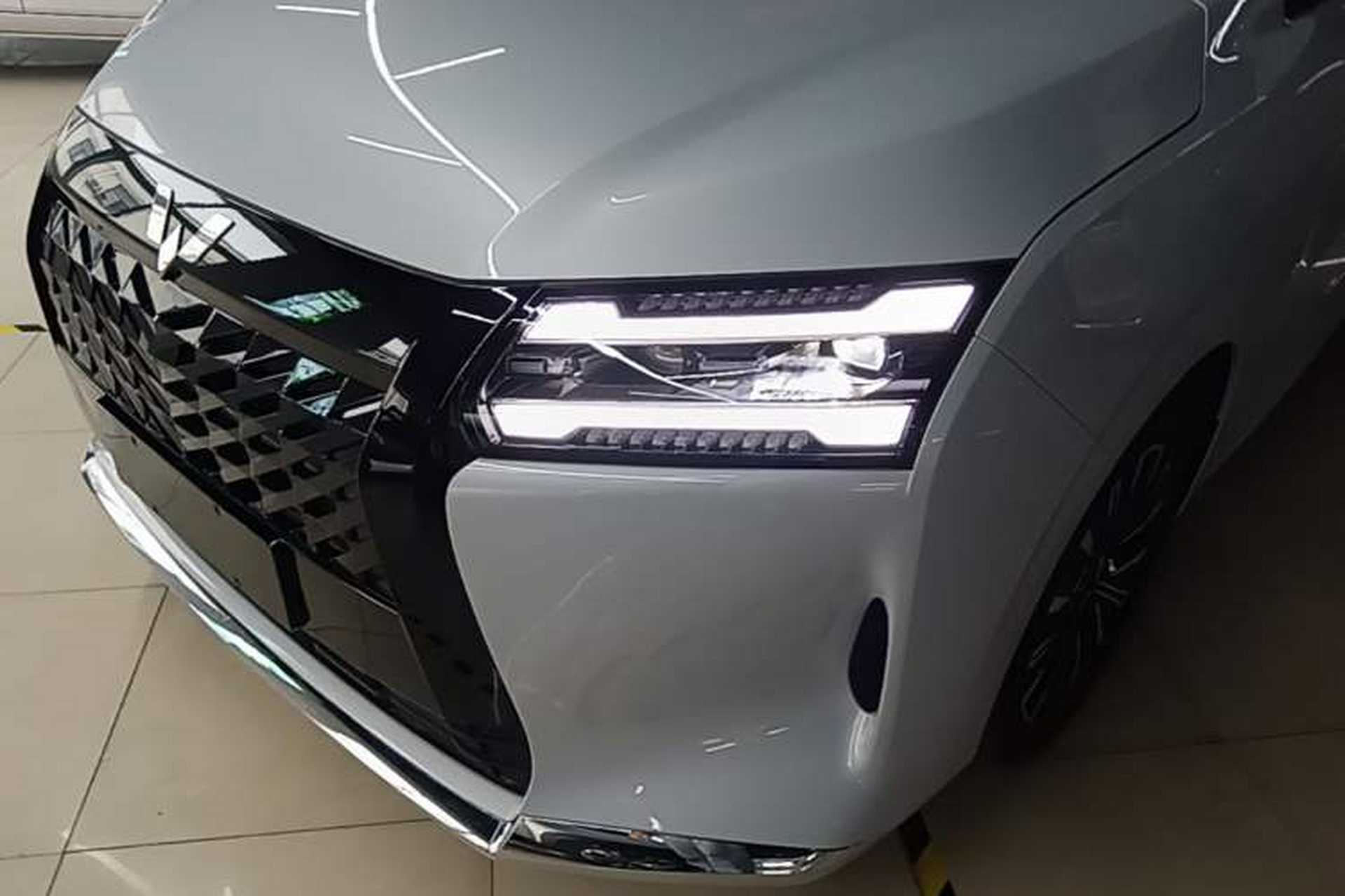 Used Wuling Starlight 730 2025 Model Plug-in Hybrid 125km Luxury Edition Left Front Headlight