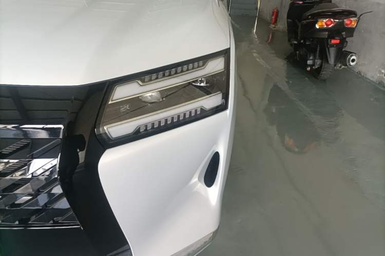 Used Wuling Starlight 730 2025 Model Plug-in Hybrid 125km Luxury Edition Left Front Headlight