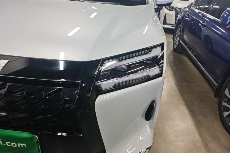 Used Wuling Starlight 730 2025 Model Plug-in Hybrid 125km Luxury Edition Left Front Headlight