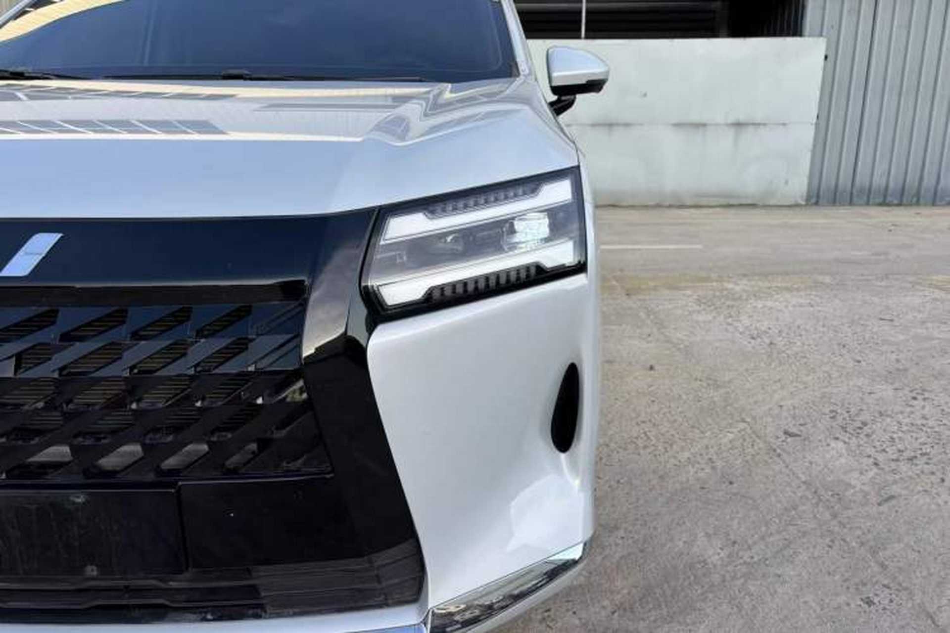Used Wuling Starlight 730 2025 Model Plug-in Hybrid 125km Luxury Edition Left Front Headlight
