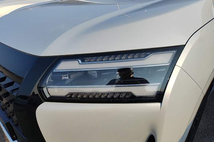 Used Wuling Starlight 730 2025 Model Plug-in Hybrid 125km Luxury Edition Left Front Headlight