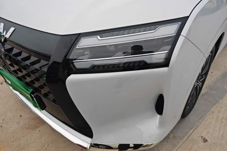 Used Wuling Starlight 730 2025 Model Plug-in Hybrid 125km Luxury Edition Left Front Headlight
