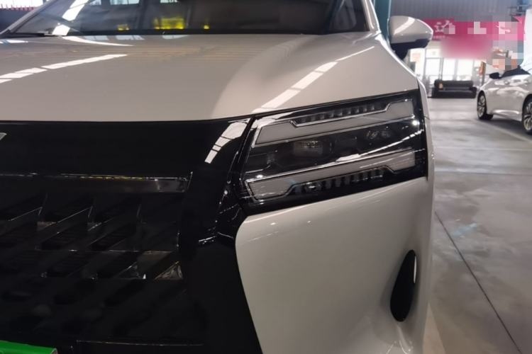Used Wuling Starlight 730 2025 Model Plug-in Hybrid 125km Luxury Edition Left Front Headlight