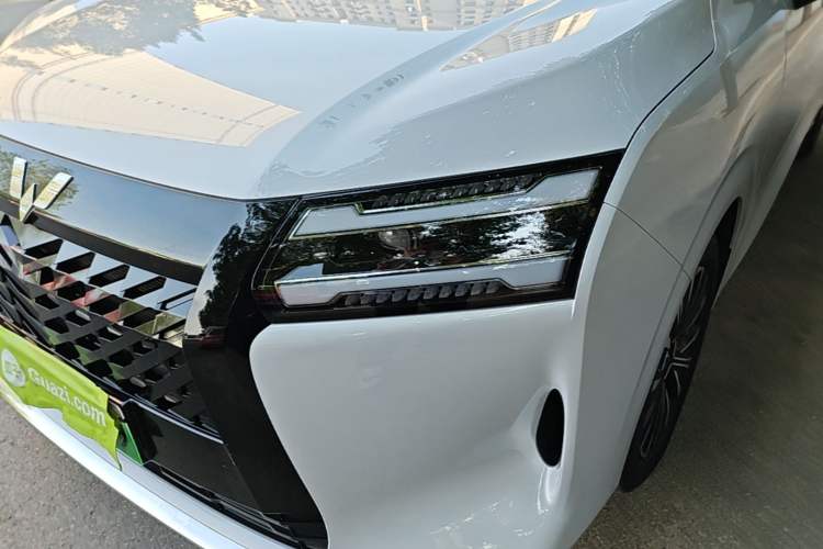 Used Wuling Starlight 730 2025 Model Plug-in Hybrid 125km Luxury Edition Left Front Headlight
