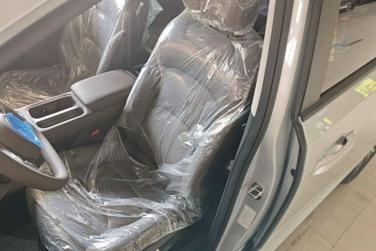 Used Wuling Starlight 730 2025 Model Pure Electric 500km Luxury Edition Left Front Seat