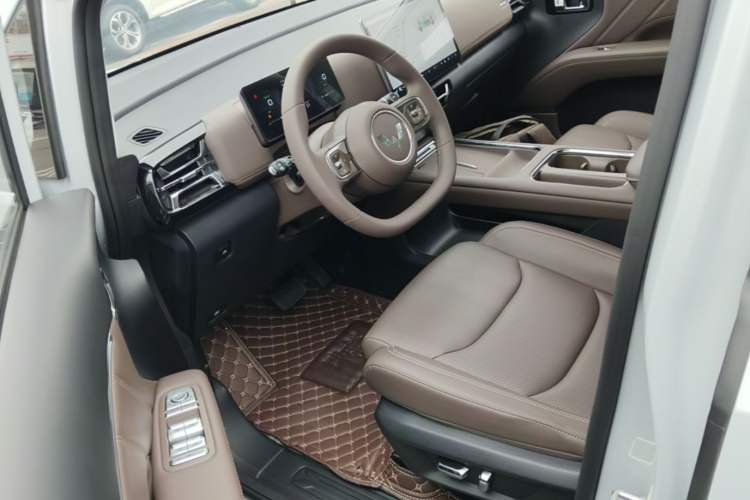 Used Wuling Starlight 730 2025 Model Plug-in Hybrid 125km Luxury Edition Left Front Seat