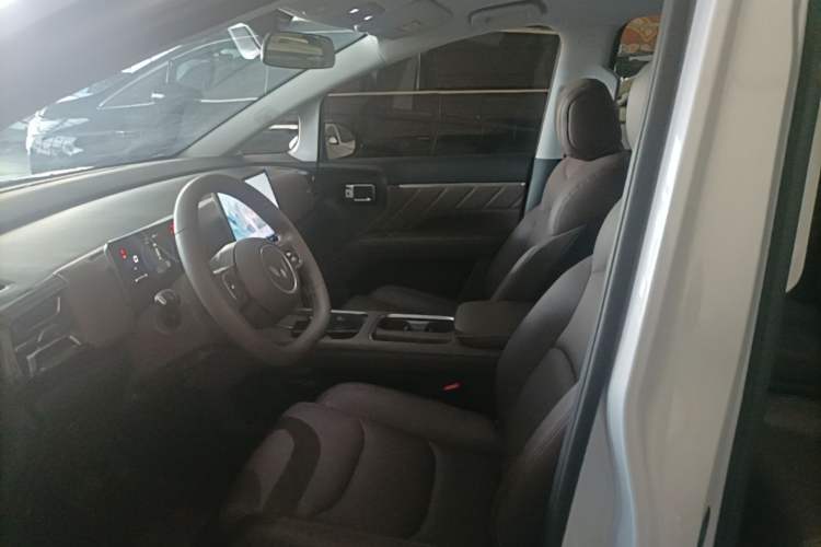 Used Wuling Starlight 730 2025 Model Plug-in Hybrid 125km Luxury Edition Left Front Seat