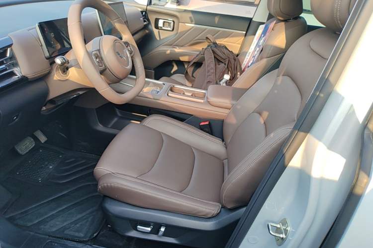 Used Wuling Starlight 730 2025 Model Plug-in Hybrid 125km Luxury Edition Left Front Seat