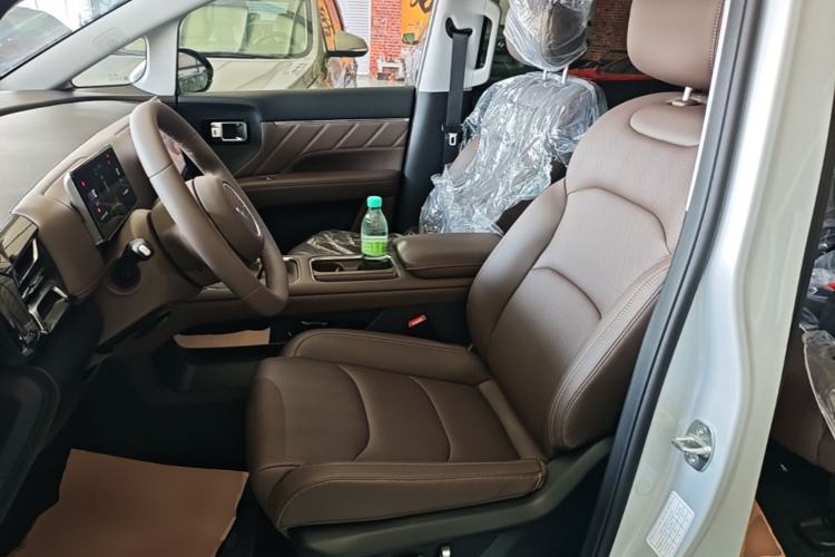 Used Wuling Starlight 730 2025 Model Plug-in Hybrid 125km Luxury Edition Left Front Seat