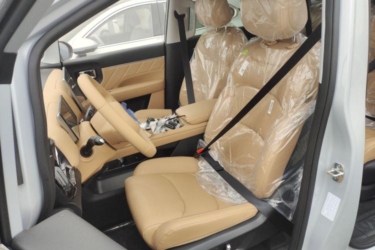 Used Wuling Starlight 730 2025 Model Plug-in Hybrid 125km Luxury Edition Left Front Seat