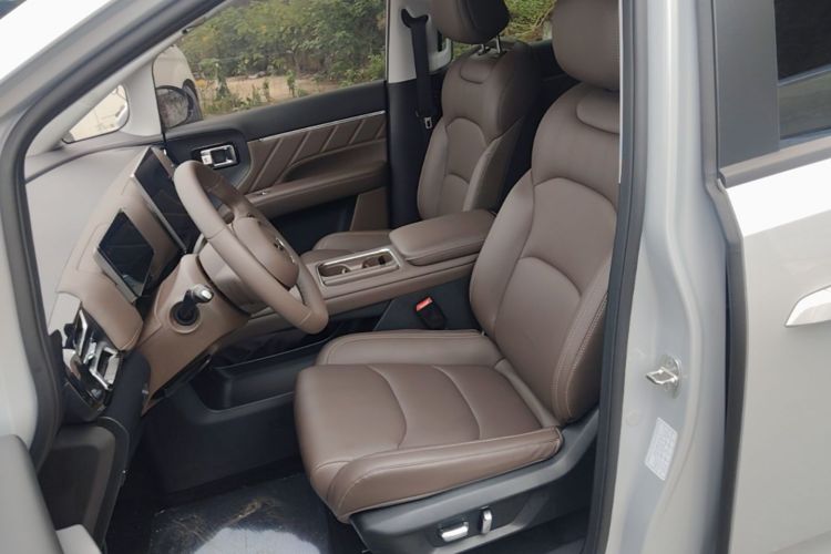 Used Wuling Starlight 730 2025 Model Plug-in Hybrid 125km Luxury Edition Left Front Seat