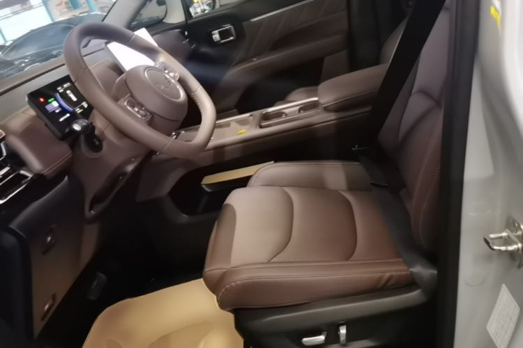 Used Wuling Starlight 730 2025 Model Plug-in Hybrid 125km Luxury Edition Left Front Seat