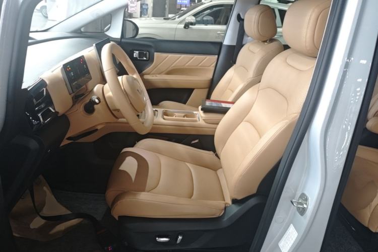 Used Wuling Starlight 730 2025 Model Plug-in Hybrid 125km Luxury Edition Left Front Seat