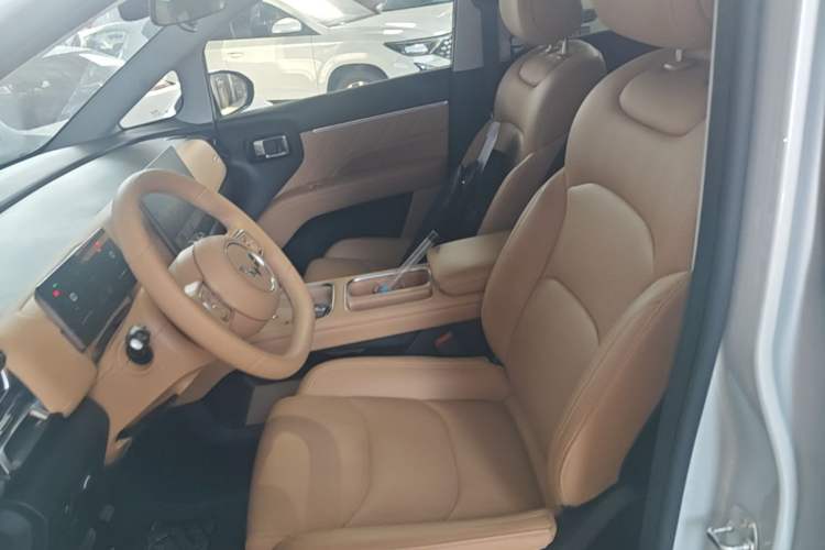 Used Wuling Starlight 730 2025 Model Plug-in Hybrid 125km Luxury Edition Left Front Seat