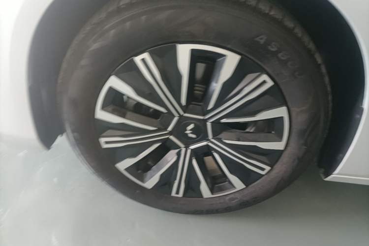 Used Wuling Starlight 730 2025 Model Plug-in Hybrid 125km Luxury Edition Left Front Wheel Hub