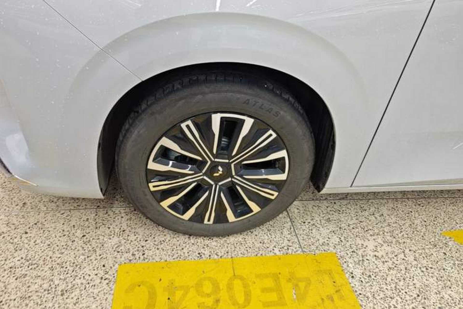 Used Wuling Starlight 730 2025 Model Pure Electric 500km Luxury Edition Left Front Wheel Hub