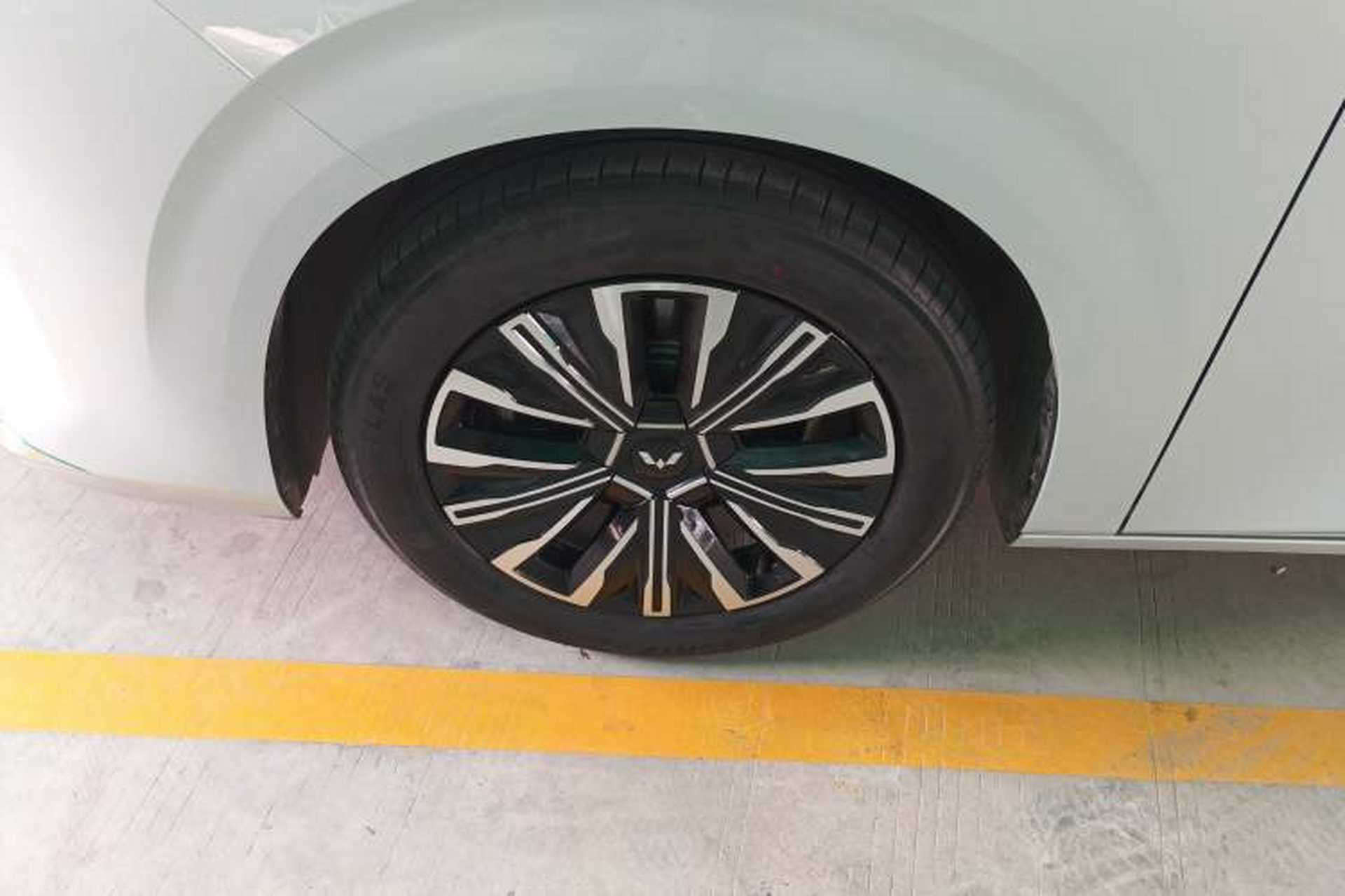 Used Wuling Starlight 730 2025 Model Plug-in Hybrid 125km Luxury Edition Left Front Wheel Hub